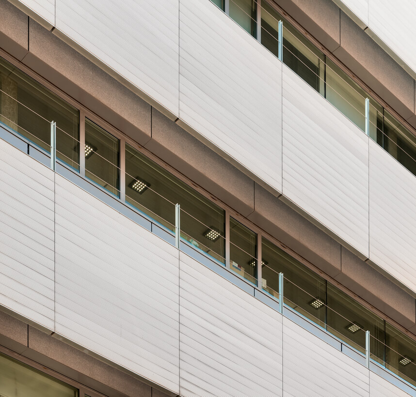 revestimiento fachada ventilada aluminio Centro bioquimica esther koplowitz Alu Stock 2