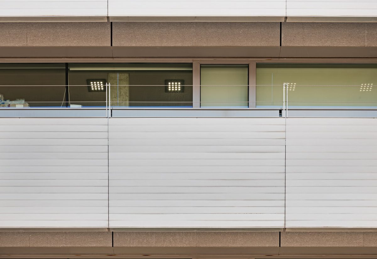 revestimiento fachada ventilada aluminio Centro bioquimica esther koplowitz Alu Stock 3