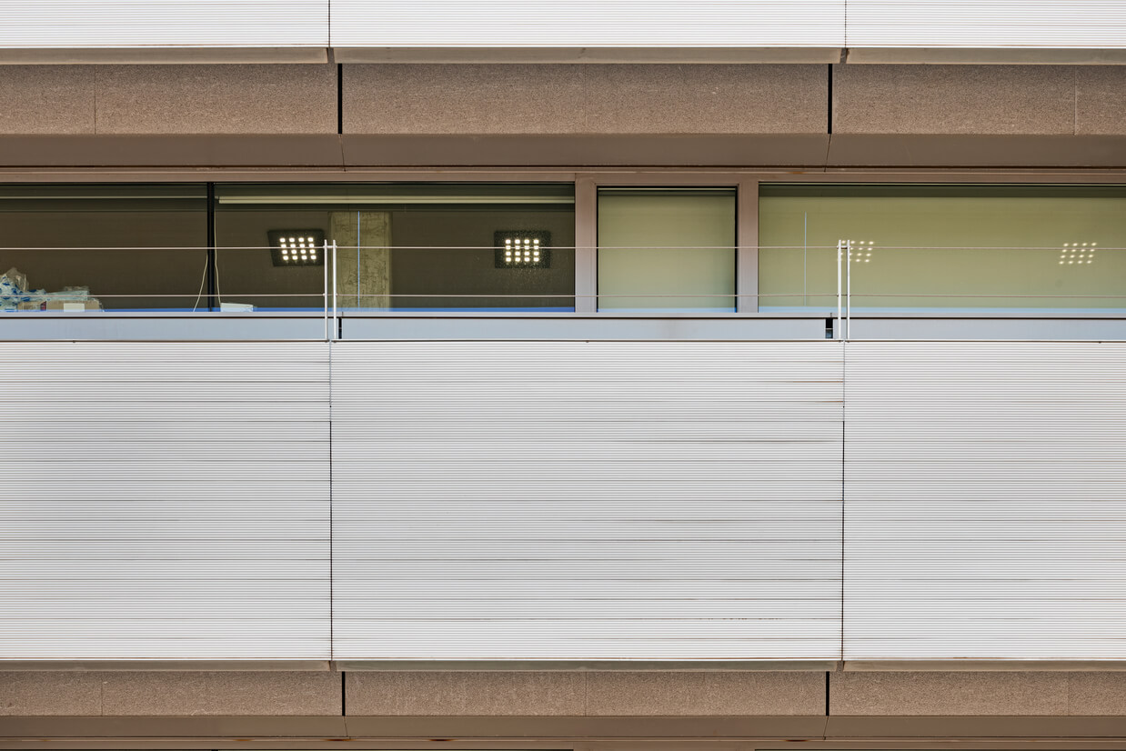 revestimiento fachada ventilada aluminio Centro bioquimica esther koplowitz Alu Stock 3
