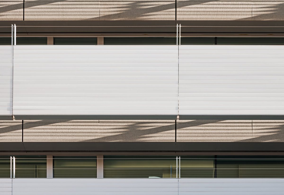 revestimiento fachada ventilada aluminio Centro bioquimica esther koplowitz Alu Stock 5