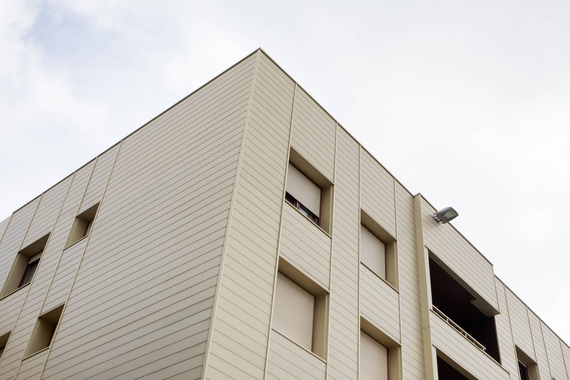 Rehabilitacion revestimiento exterior aluminio edificio viviendas getxo Alu Stock 2